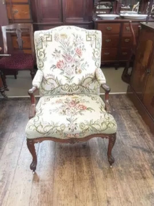 Georgian walnut Gainsborough chair